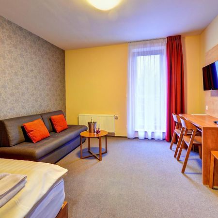 ליפובה לאזנה Hotel Toc מראה חיצוני תמונה