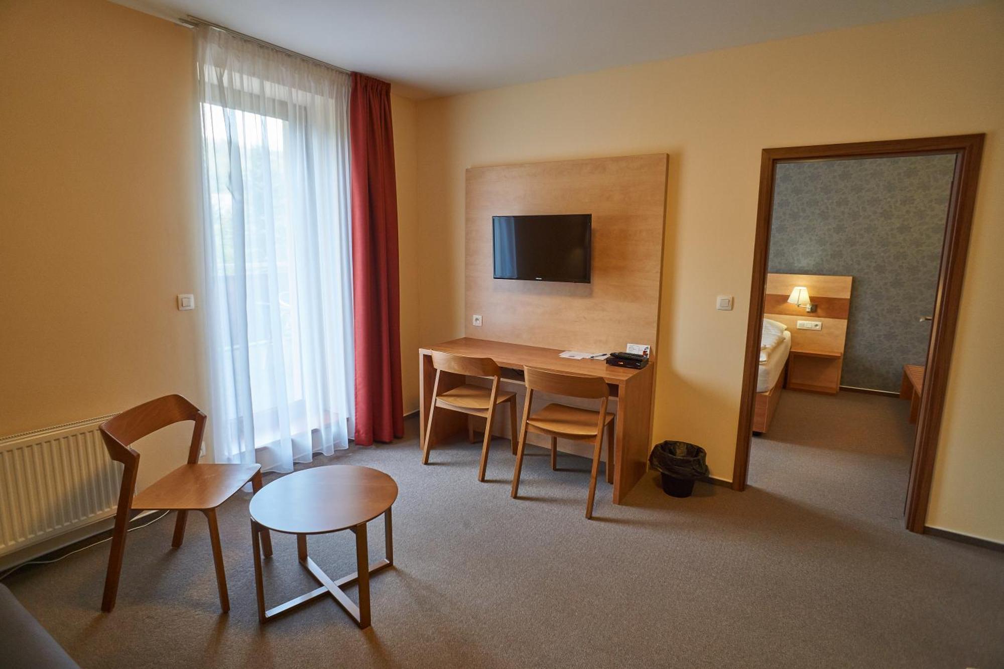 ליפובה לאזנה Hotel Toc מראה חיצוני תמונה