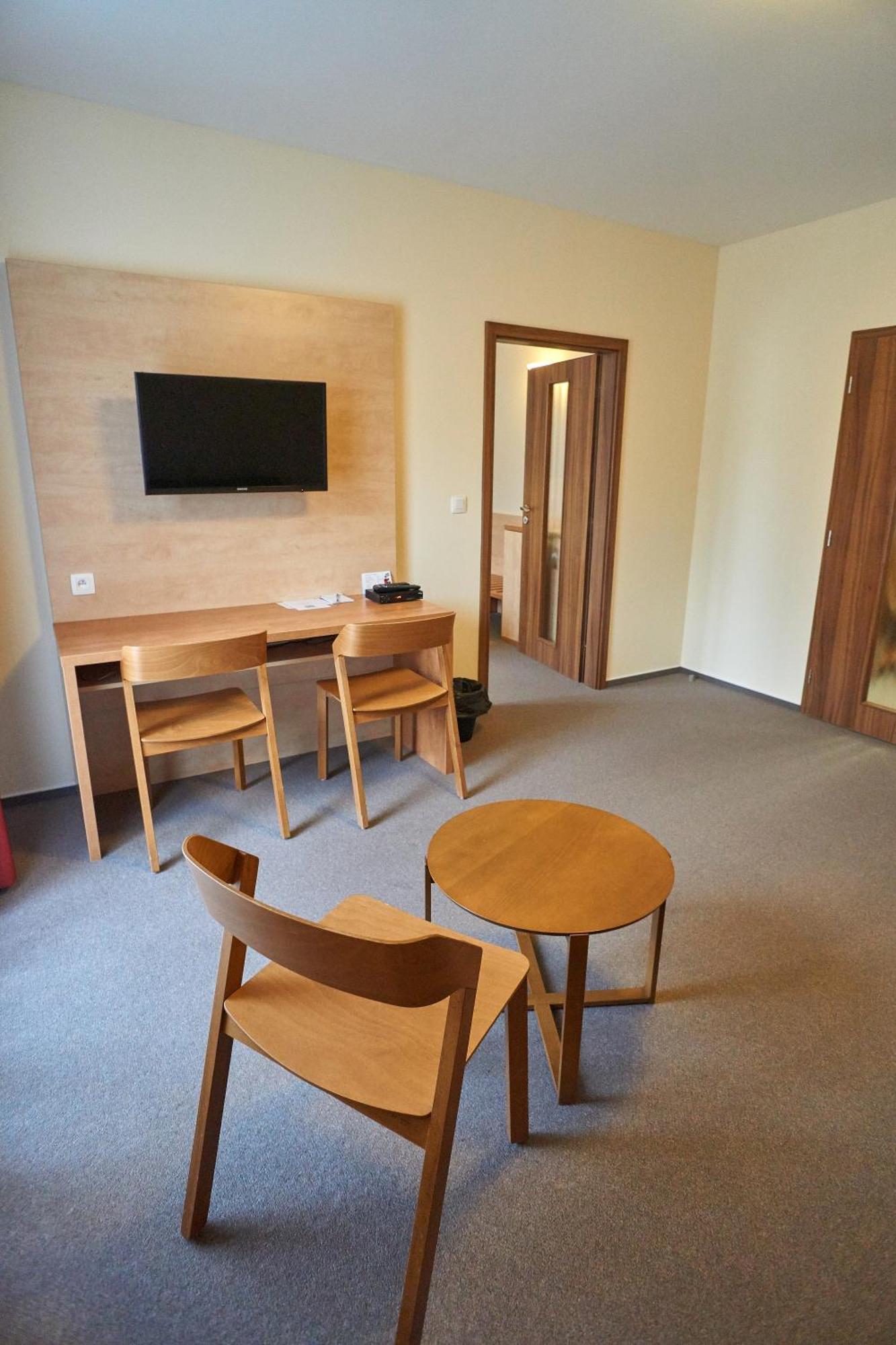 ליפובה לאזנה Hotel Toc מראה חיצוני תמונה