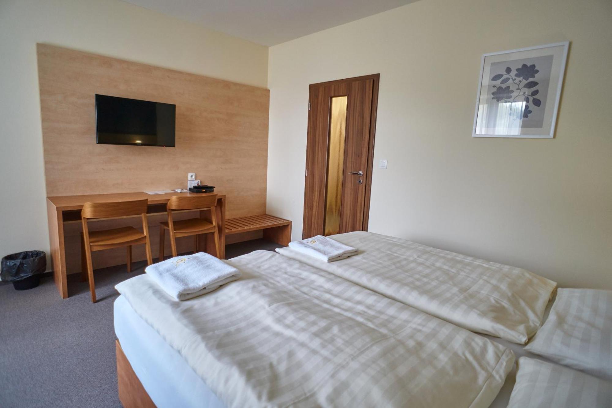 ליפובה לאזנה Hotel Toc מראה חיצוני תמונה