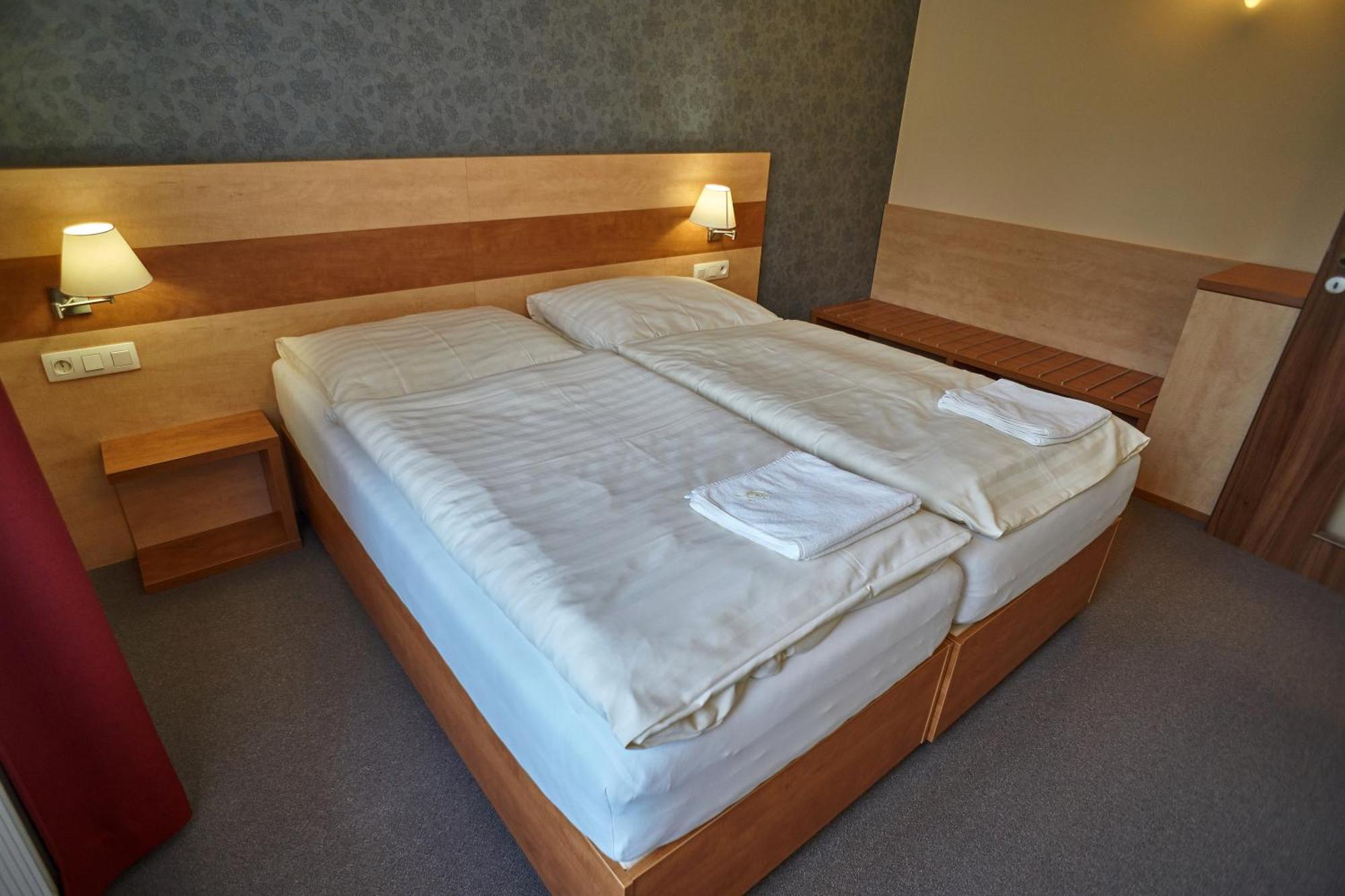 ליפובה לאזנה Hotel Toc מראה חיצוני תמונה