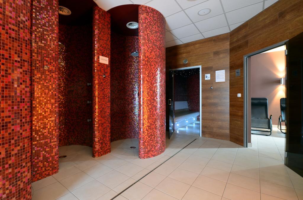 ליפובה לאזנה Hotel Toc מראה חיצוני תמונה