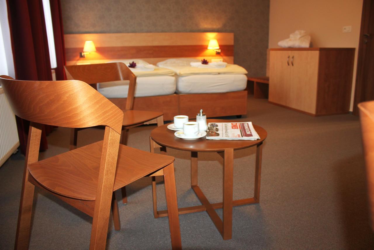 ליפובה לאזנה Hotel Toc מראה חיצוני תמונה