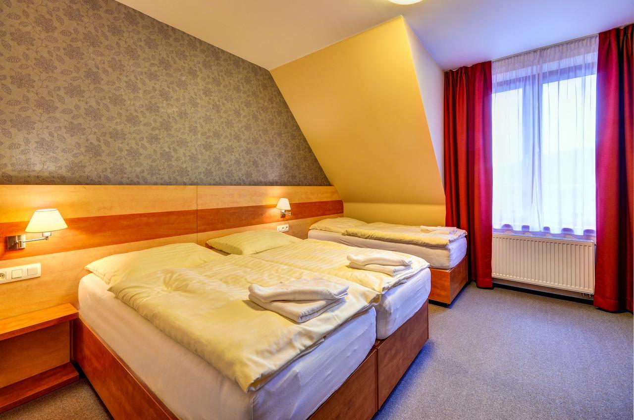 ליפובה לאזנה Hotel Toc מראה חיצוני תמונה