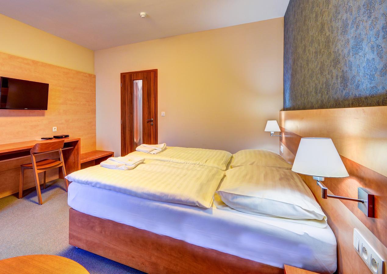 ליפובה לאזנה Hotel Toc מראה חיצוני תמונה