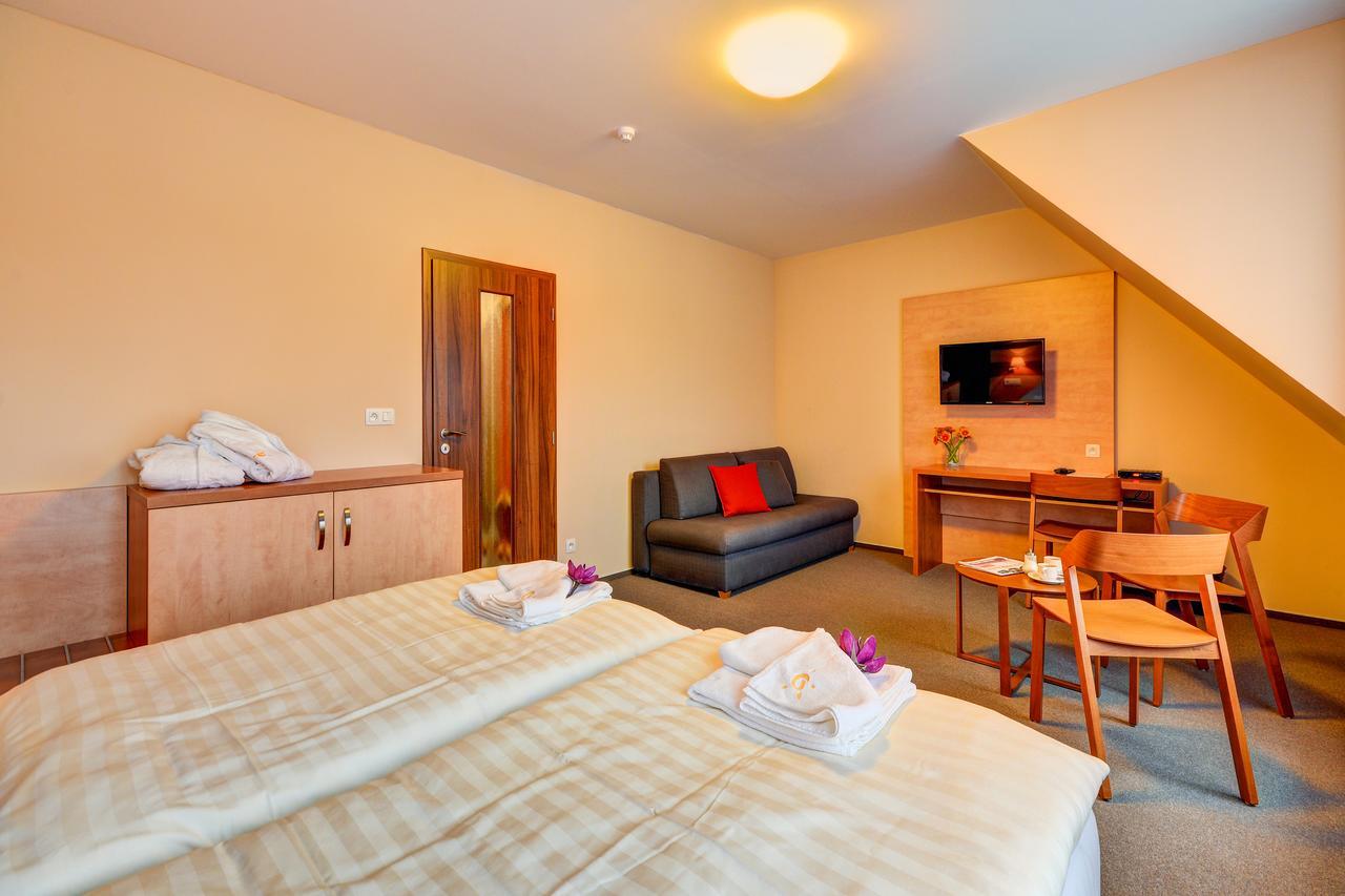 ליפובה לאזנה Hotel Toc מראה חיצוני תמונה